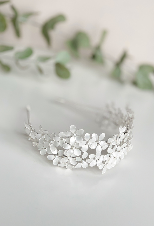 IKI SIRA DAISY TAC 1